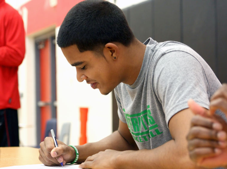 Heights Hoopster Signs With Western Texas